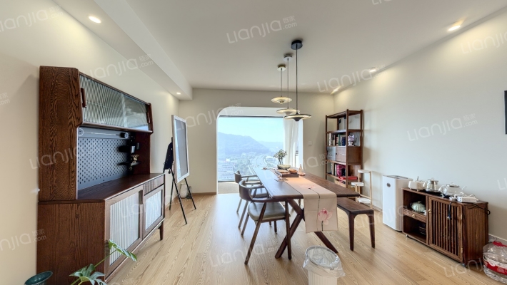 新世纪鹿山锦苑二手房实景图