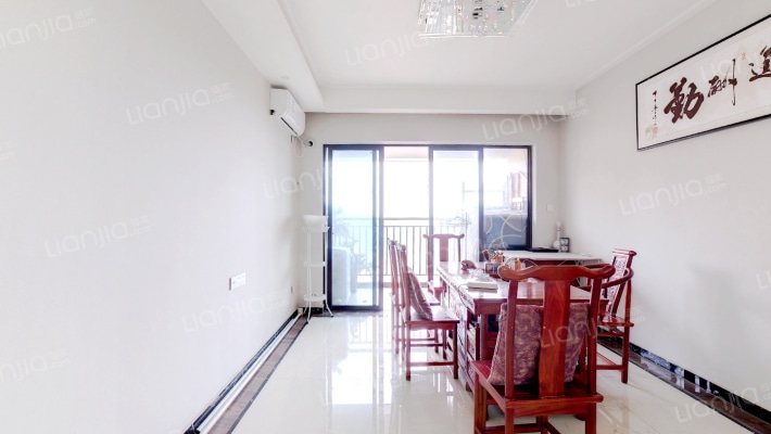 保利林语爱丁堡二手房实景图