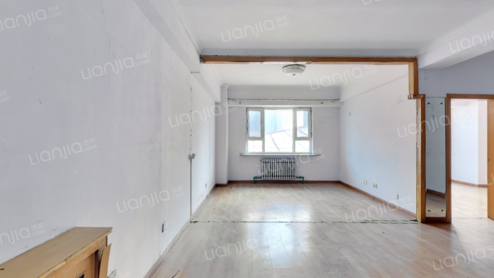 亚泰广场二手房实景图