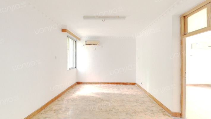 鹦鹉大道214号二手房实景图