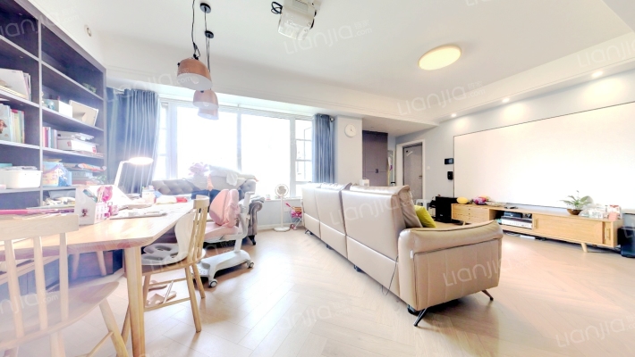 保利锦湖林语北区二手房实景图