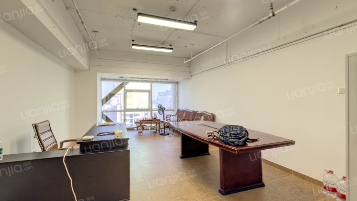 新保辉大厦二手房实景图