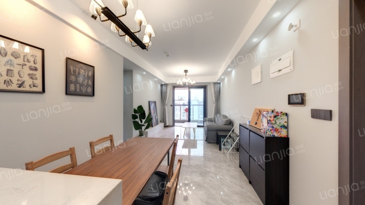 招商城市主场二手房实景图