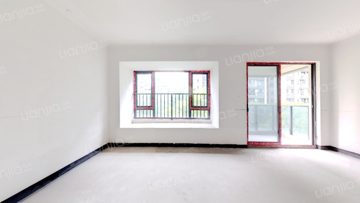 江山云出云晴二手房实景图