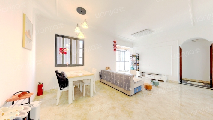 源上湾万融城三期D区二手房实景图