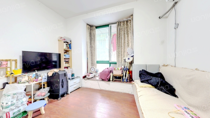 丛林背景二手房实景图