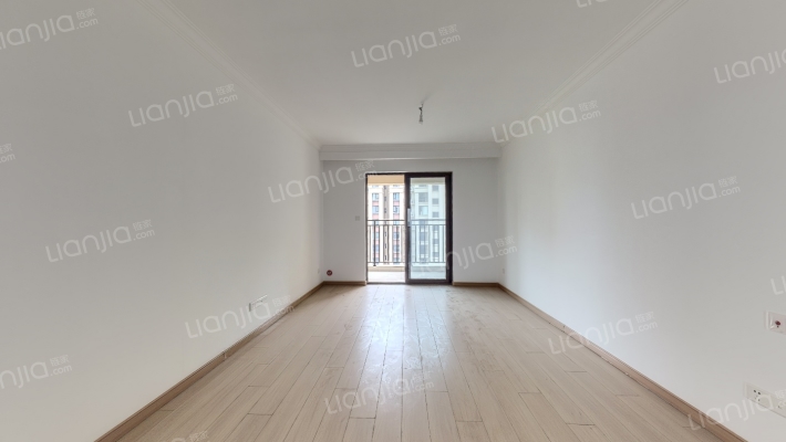 世茂龙湾八期二手房实景图