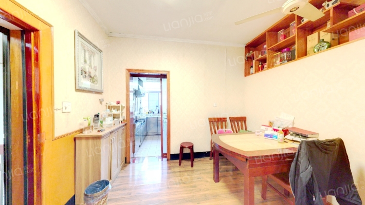 镬子山社区恩波大道二手房实景图