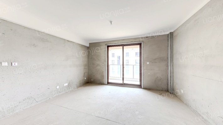 鸿润家园二手房实景图