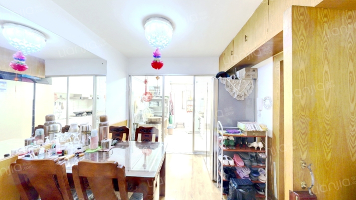 国储235处家属区二手房实景图