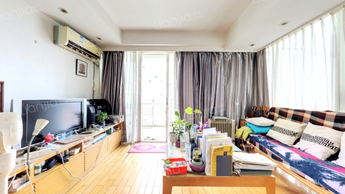 晶采名人大厦二手房实景图