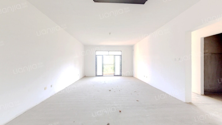 绿地乔治庄园二手房实景图