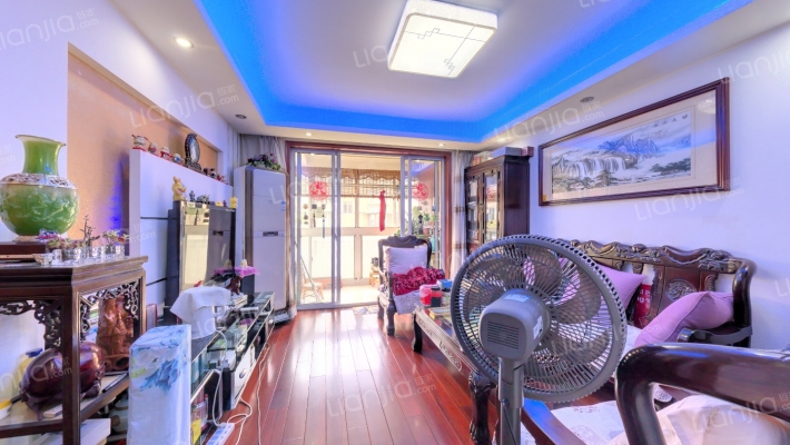 中虹华苑二手房实景图