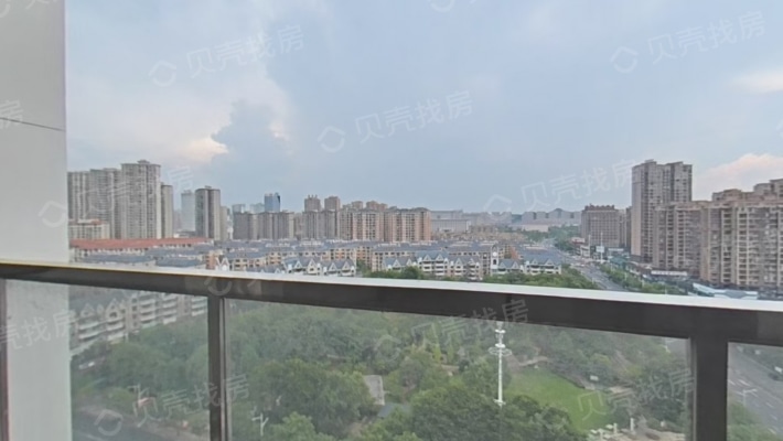 市政府附  近，融荟城，上东国际三房，户型方正-阳台