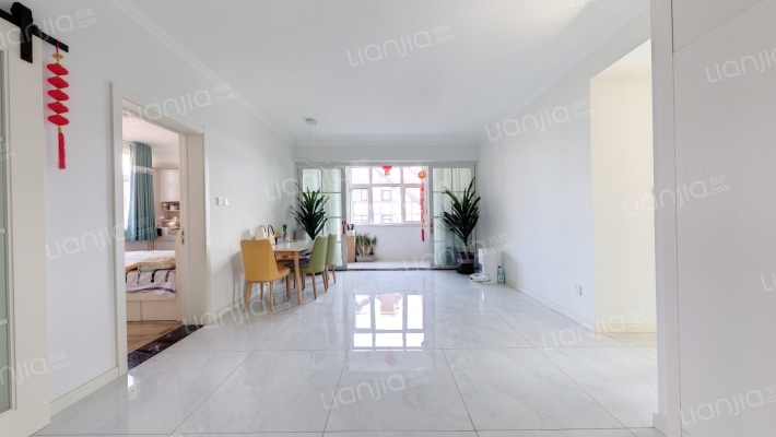 颐海蓝湾二手房实景图