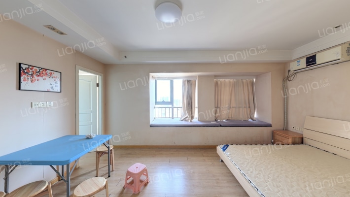 银泰城泰悦公馆二手房实景图