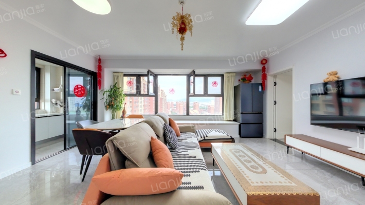 青特小镇E区二手房实景图