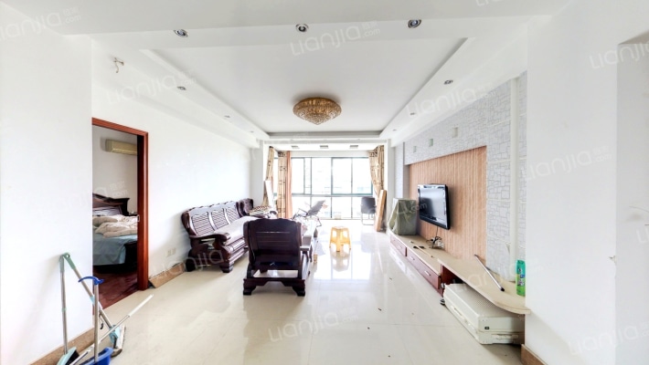 胜地名苑东区二手房实景图