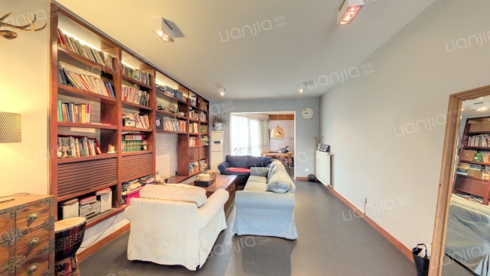 蔚蓝天空大厦二手房实景图