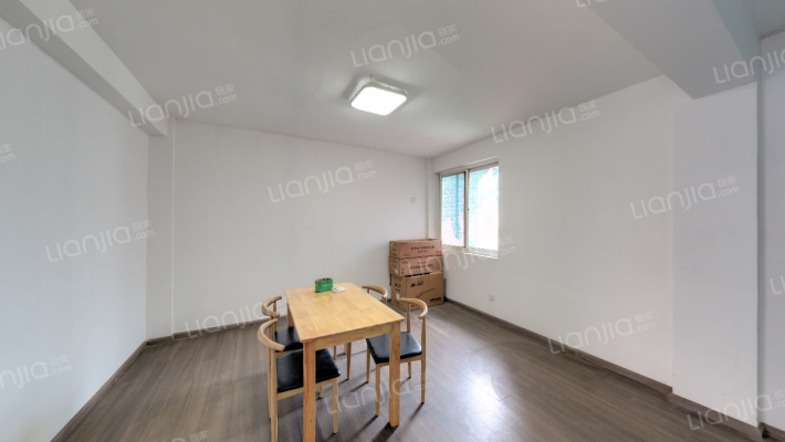 云龙嘉苑东区二手房实景图