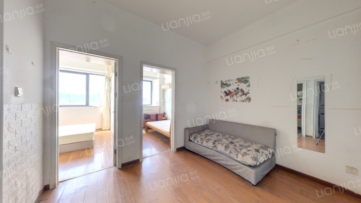 钻界公寓二手房实景图