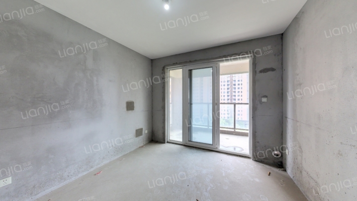 冠城大通四期梅苑二手房实景图