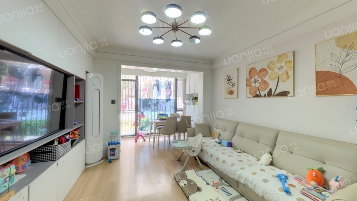 金硕河畔景园东区二手房实景图