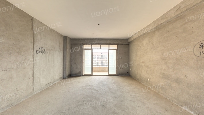 冠源爱琴湾二手房实景图