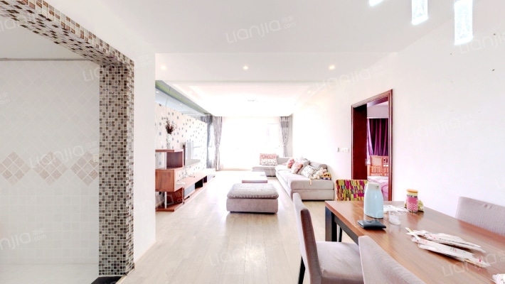 中铁逸都国际C区二手房实景图