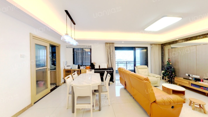 万科缤纷四季南区二手房实景图