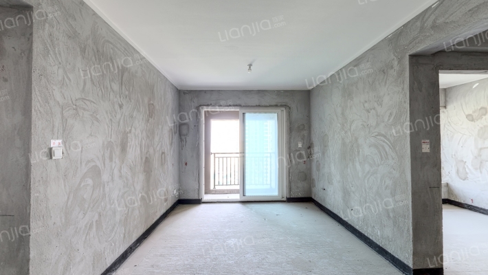 融创春晖十里岚峰庭二手房实景图