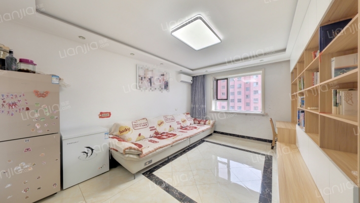 塞纳阳光A区二手房实景图