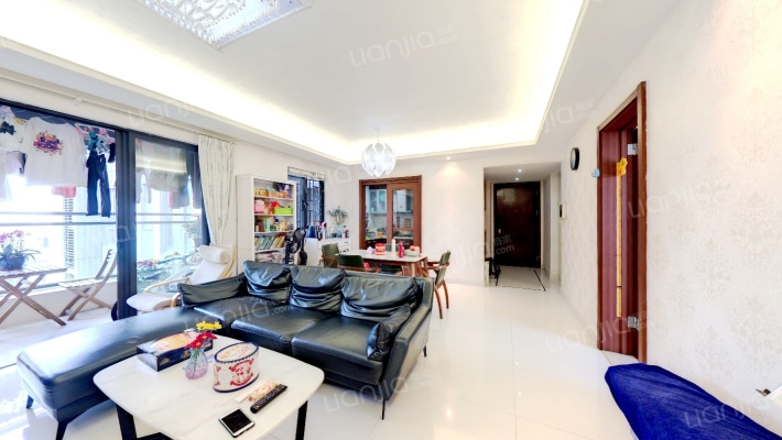 万科缤纷四季南区二手房实景图