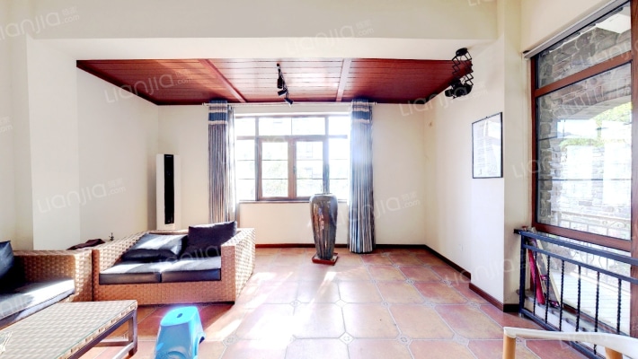 名流高尔夫庄园二手房实景图