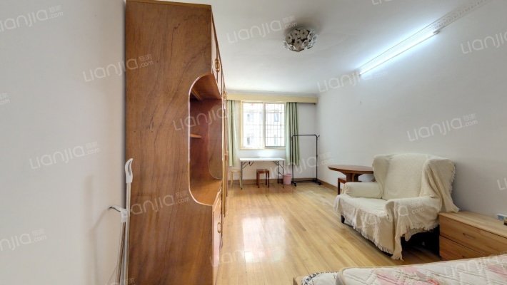 斜土路2200弄二手房实景图