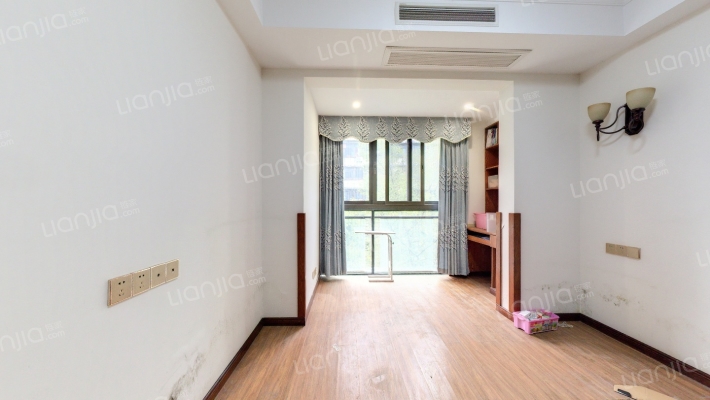 紫苑COSMO时代二手房实景图