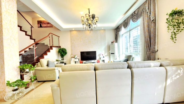 皇骐爱丽苑二手房实景图