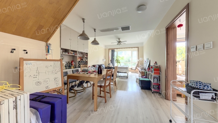 V7荷塘月色二手房实景图