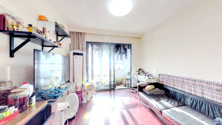 惠灵顿河庭花苑二手房实景图