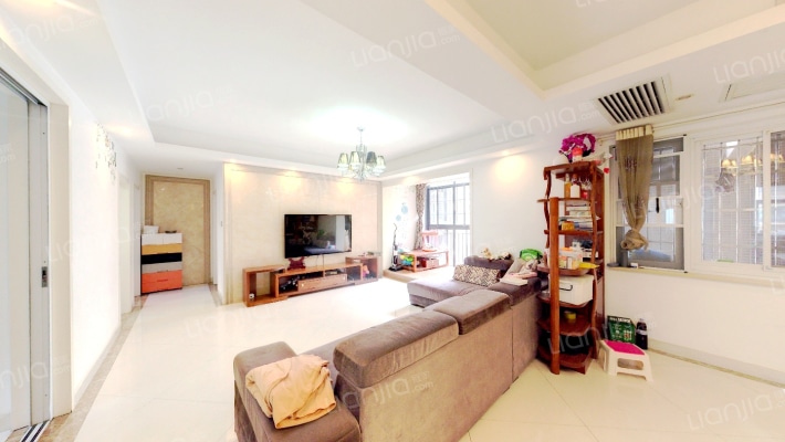 泊爱蓝湾二手房实景图