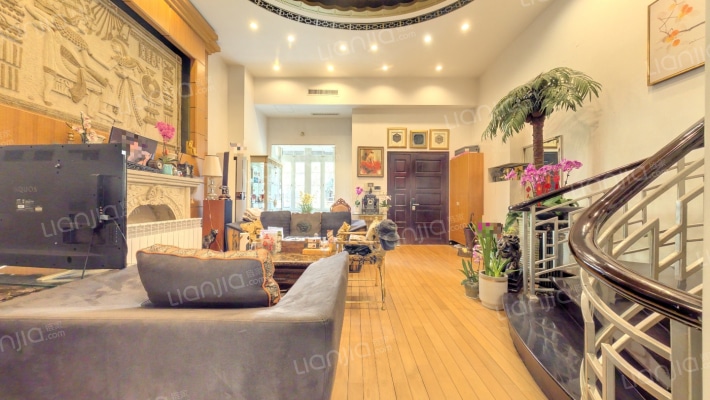 奥玎宫廷别墅二手房实景图