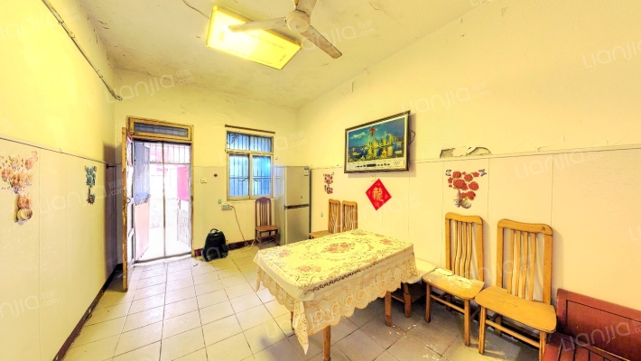 供水小区二手房实景图