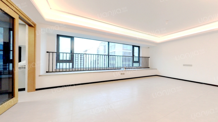 揽月臻翠府二手房实景图