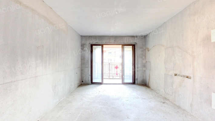 华勤湖畔花园二手房实景图