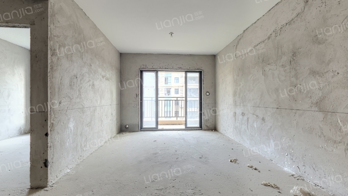 利泰花林湖畔二手房实景图