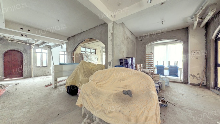 英郡雷丁小城二手房实景图