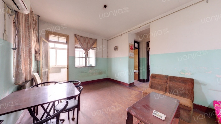 体育馆路12号二手房实景图