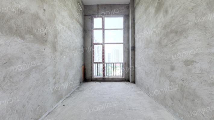 隆鑫爱琴海四期二手房实景图