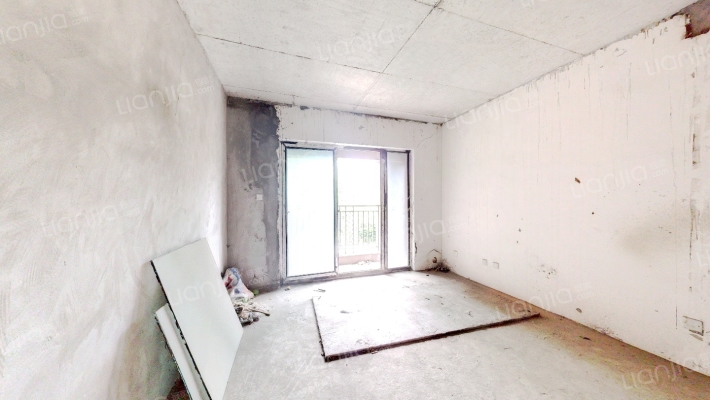 城海滨江春城二手房实景图