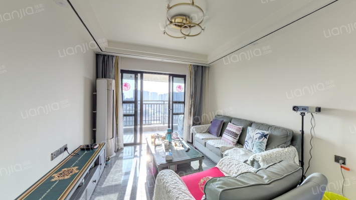 卓越蔚蓝松湖二手房实景图